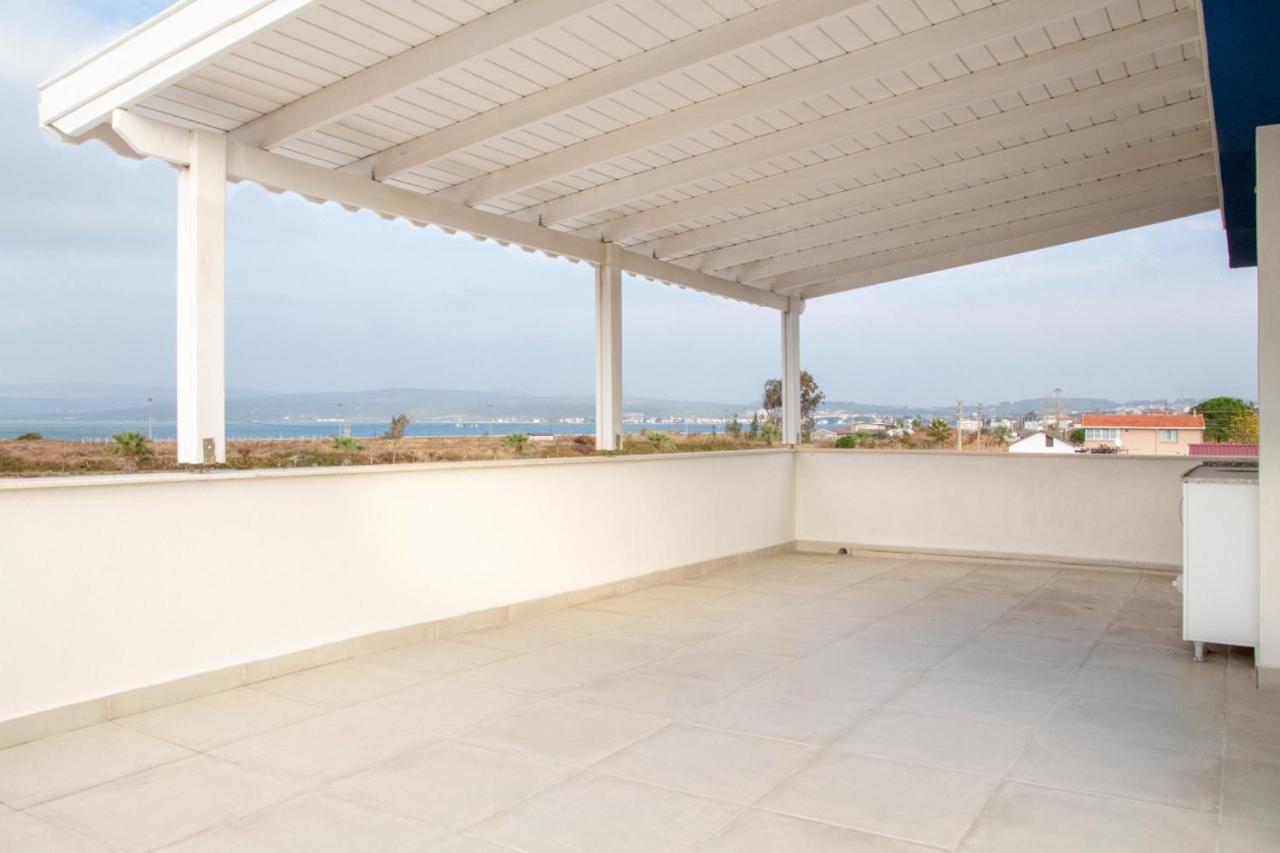 Lovely Villa Backyard And Terrace In Urla Gulbahce Exterior photo